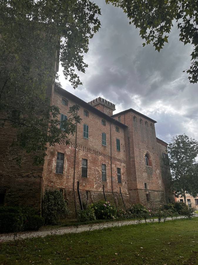 قلعة سانازارو الإيطالية إرث عمره 900 عام