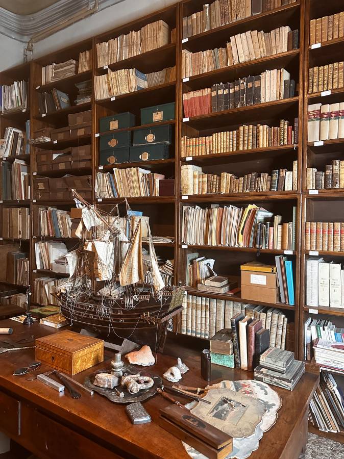 مكتبة قلعة سانازارو الإيطالية