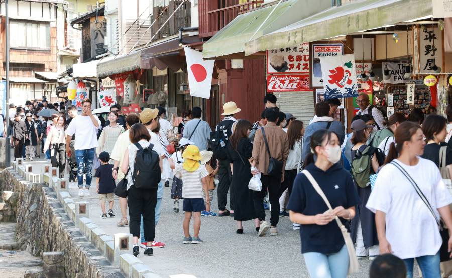 فرض ضريبة على زوار مواقع التراث العالمي في جزيرة مياجيما في هيروشيما
