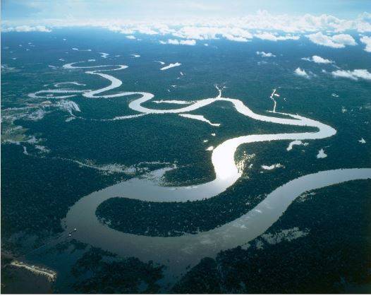 السفر عبر نهر الأمازون