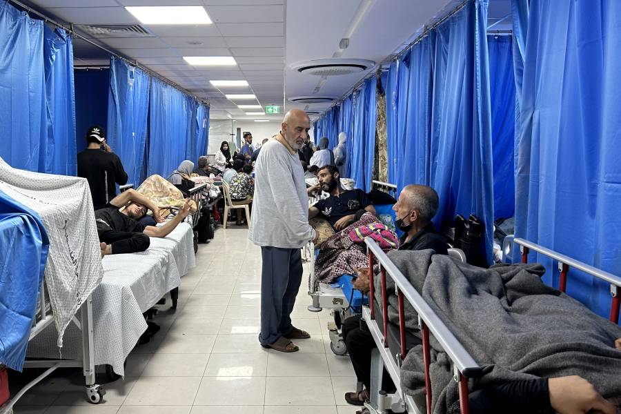 صورة للمرضى والنازحين في مستشفى الشفاء في مدينة غزة