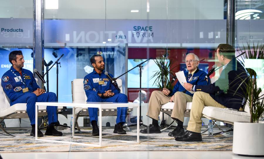 سلطان النيادي وهزاع المنصوري، أول رائدي فضاء إماراتيين في معرض دبي للطيران 2023