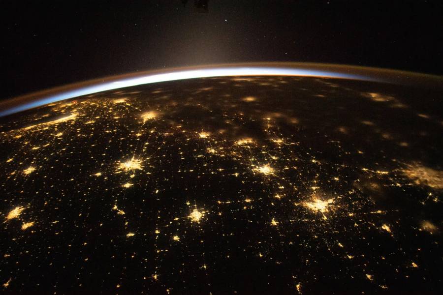 صورة لشروق الشمس فوق الولايات المتحدة (وكالة الفضاء الدولية)