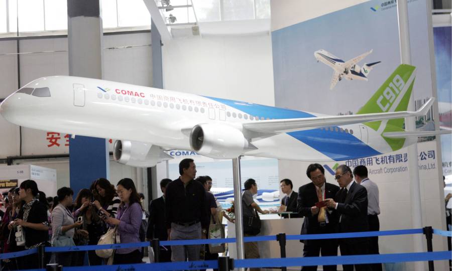 أطلقت الصين طائرة سي 919 (C919) التي تصنعها شركة (كوماك) الصينية المملوكة للدولة