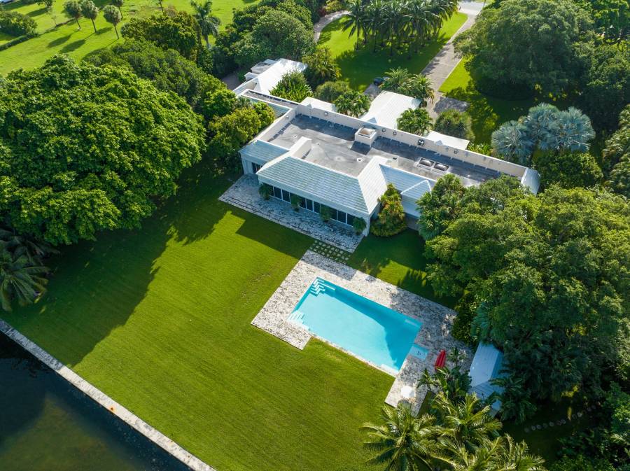 منزل جيف بيزوس الفخم الذي اشتراه بسعر 68 مليون دولار في صيف 2023