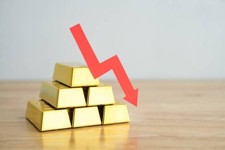 الذهب ينخفض إلى أدنى مستوى له في شهر مع جني المستثمرين الأرباح