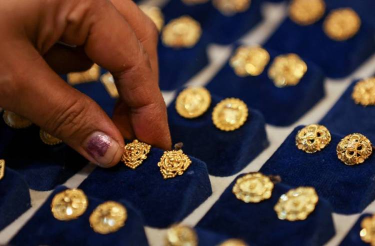 أسعار الذهب اليوم في مصر.. استقرار رغم انخفاضه عالمياً