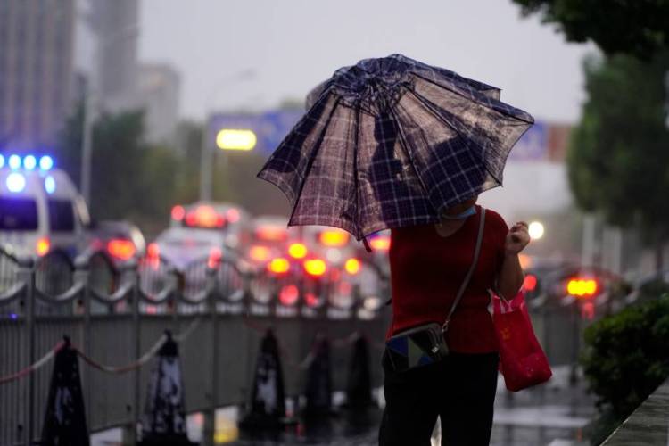 الحكومة الصينية تحذر مواطنيها من عواصف رعدية